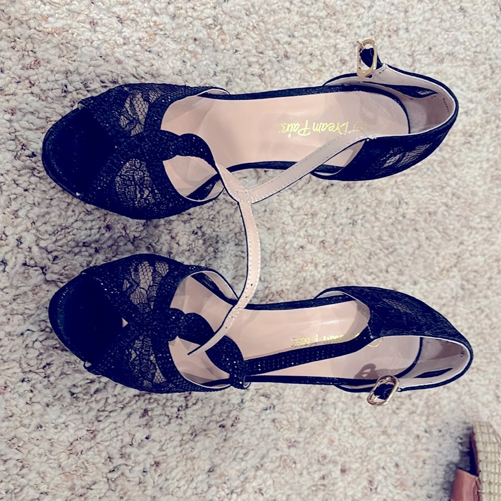 Great party shoes. Worn once. Dream Pairs.